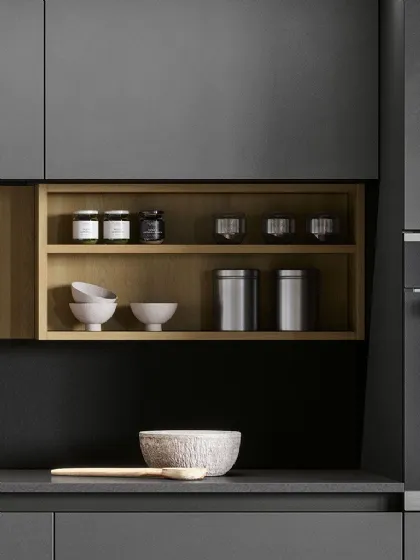 Distinctive elements